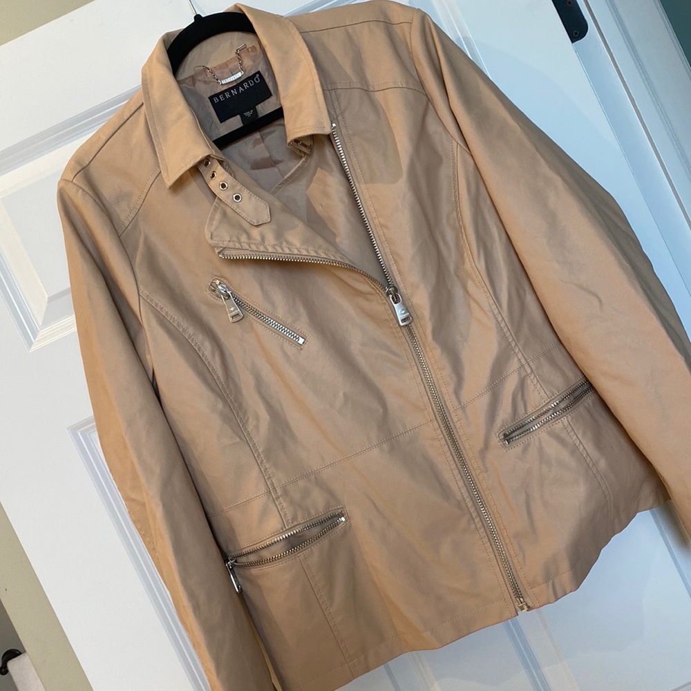 Bernardo faux leather jacket!  NEW!  Warn once!  Size XL. Color-tan. Very soft.